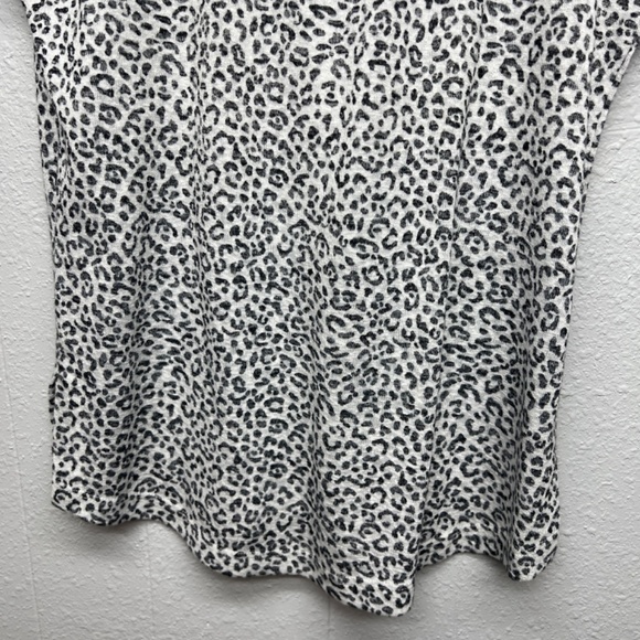 Bobeau Animal Print Women's Feminine Timeless Relaxed Classic Top Size Small - Picture 7 of 11